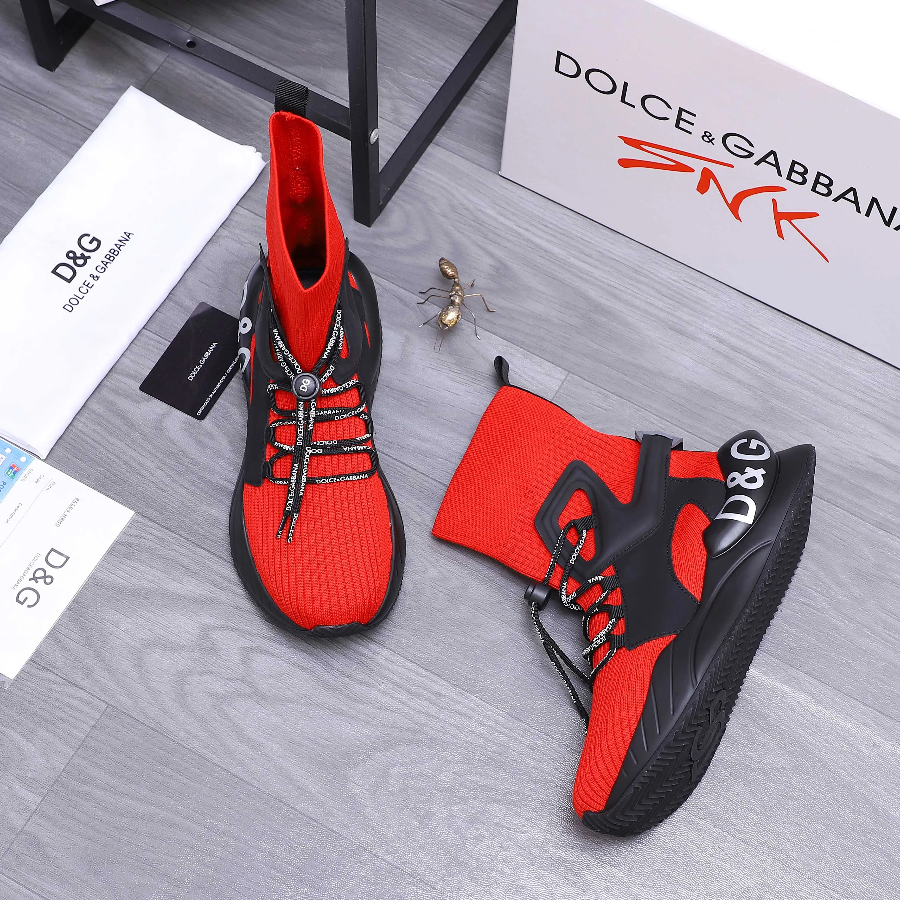 Men's shoes 💰442 Product trademark: DG (Dolce & Gabbana) casual shoes for couples. Regular size: 36-46 (45.46 is custom-made and non-returnable) Product materials: Selected knitted breathable spliced ​​cowhide upper, cowhide insole, original outsole